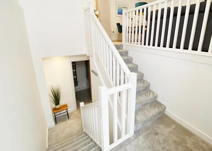The Seaside Maisonette. Free Parking/Close To Town
