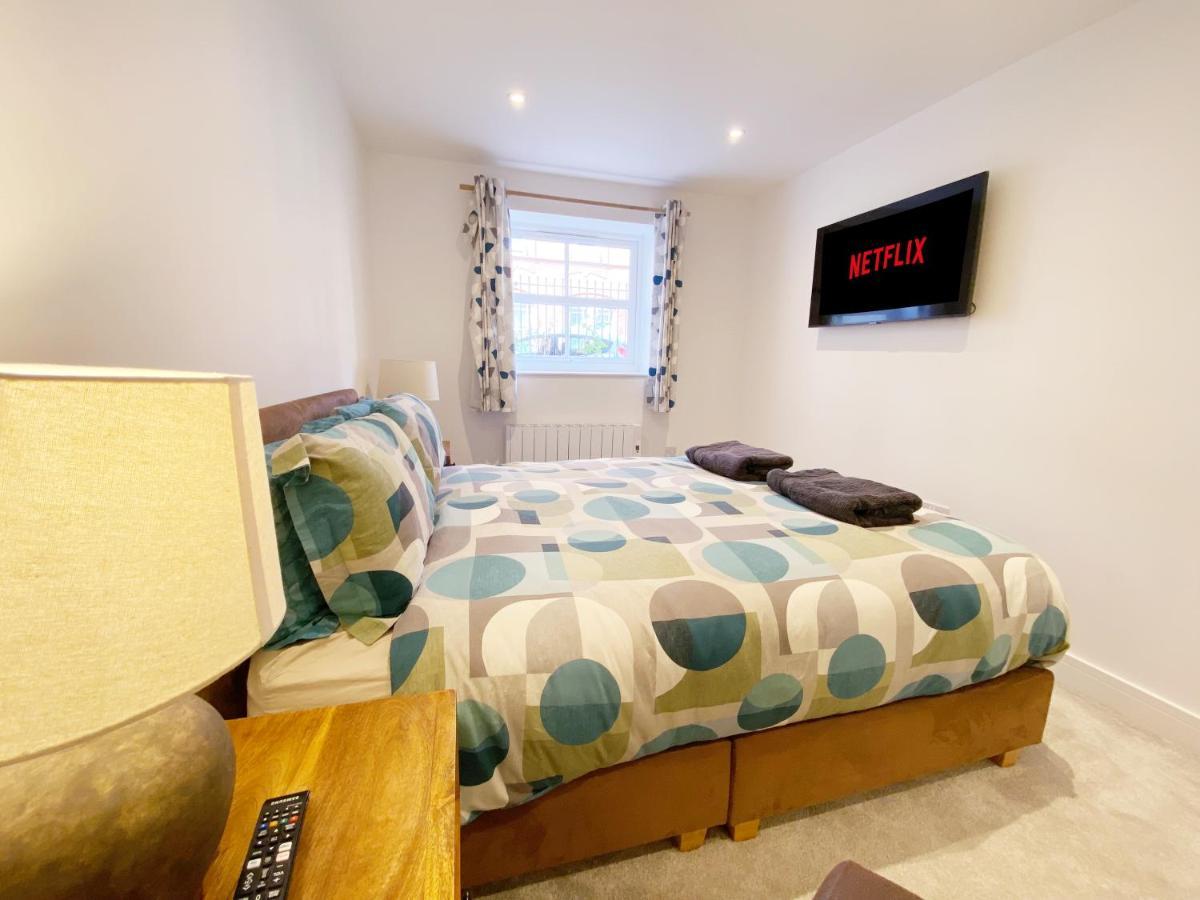The Seaside Maisonette. Free Parking/close To Town