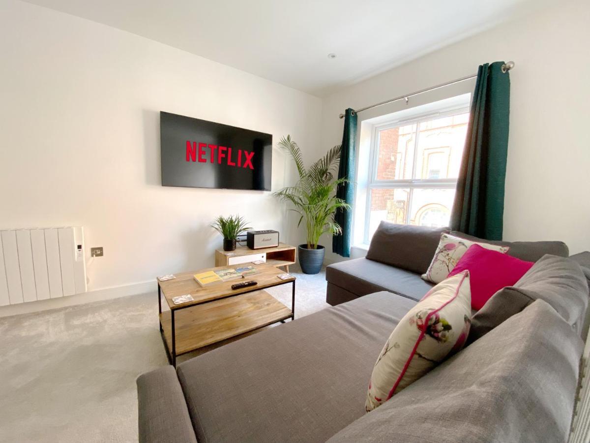 The Seaside Maisonette. Free Parking/close To Town Apartment